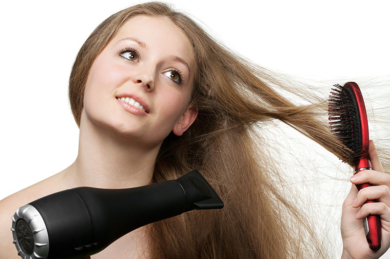 髪の毛を乾かすのにいくらかかる？　長髪なほど意識したいヘアドライ術