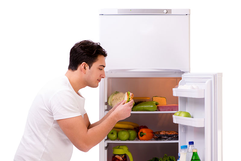 冷蔵庫の背面と壁を離せば節電になるって迷信なの？